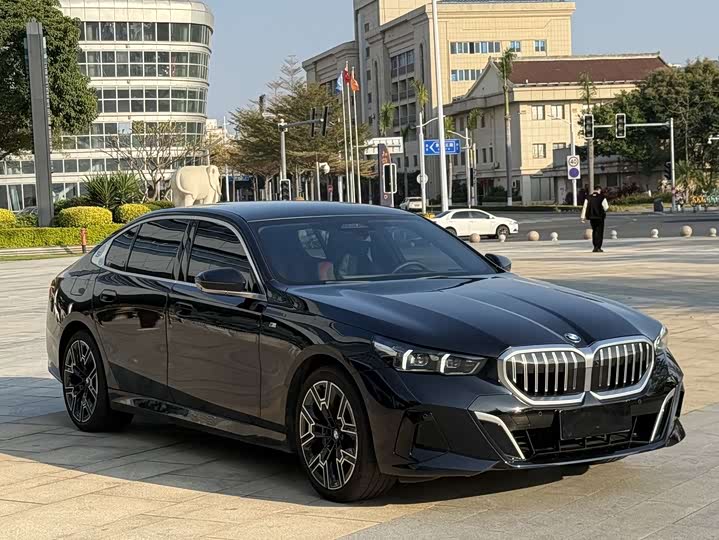 Фото 3 - BMW 5 Series