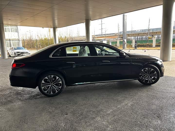 Photo 2 - Mercedes-Benz E-Class