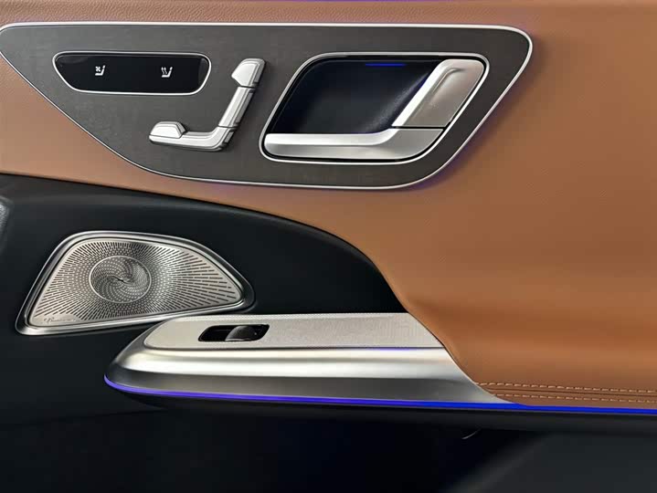 Photo 3 - Mercedes-Benz E-Class