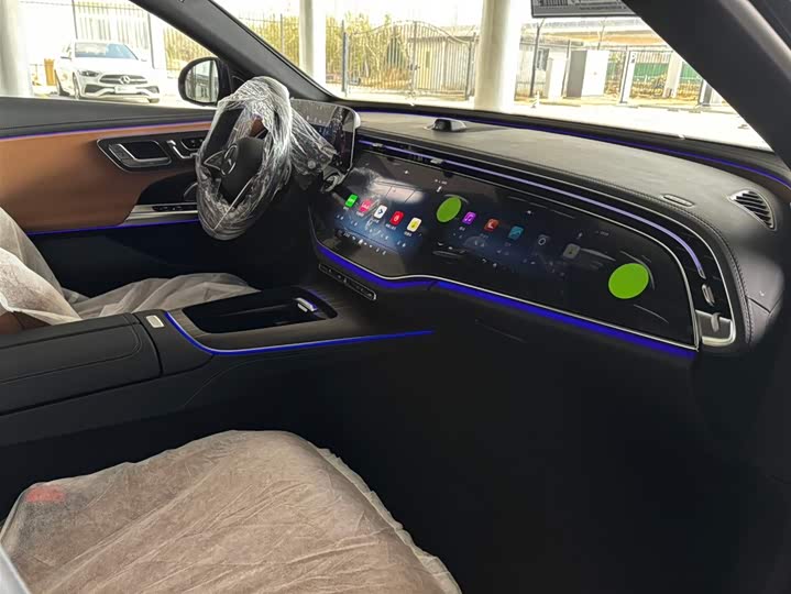 Photo 4 - Mercedes-Benz E-Class