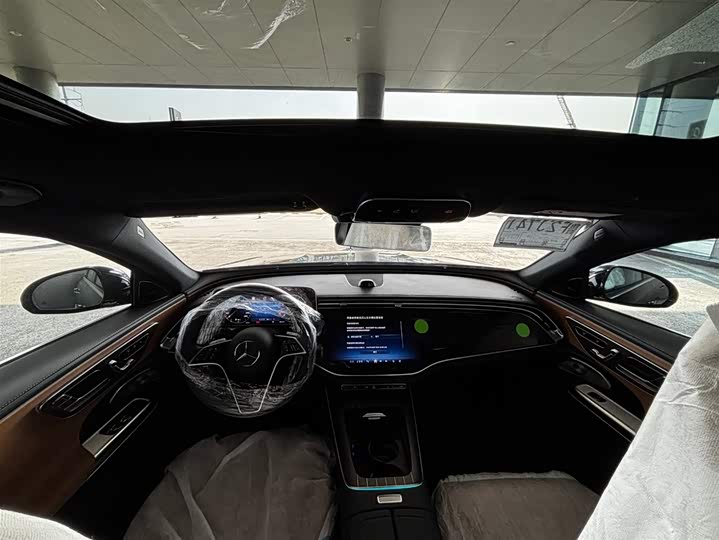 Photo 8 - Mercedes-Benz E-Class