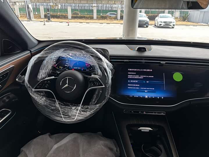 Photo 9 - Mercedes-Benz E-Class