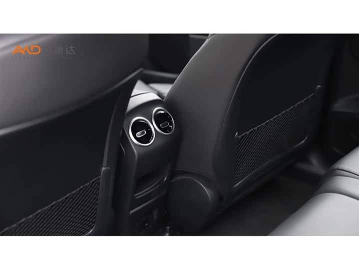 Фото 9 - Mercedes-Benz EQB