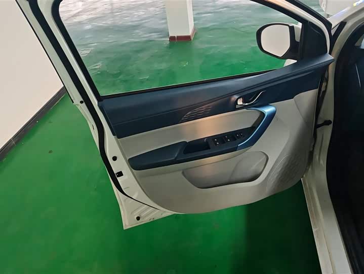 Фото 7 - Changan BenBen E-Star