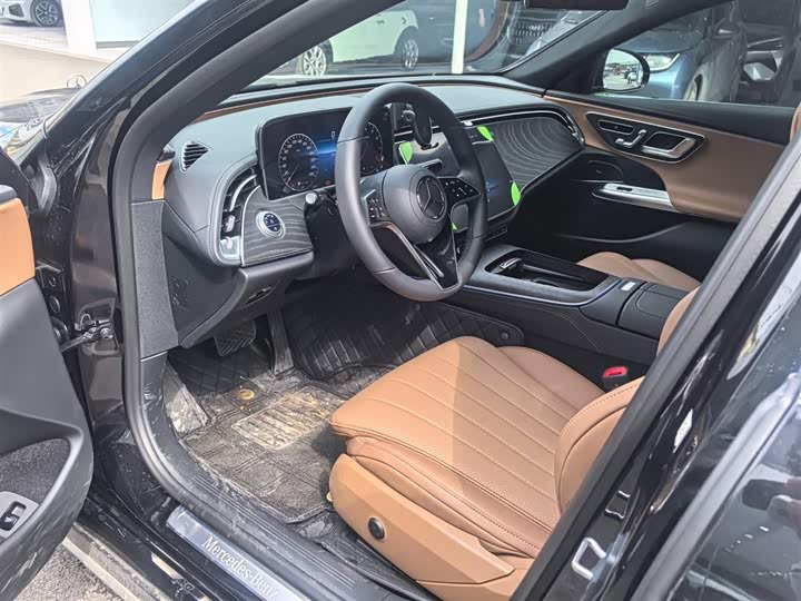 Фото 3 - Mercedes-Benz E-Class