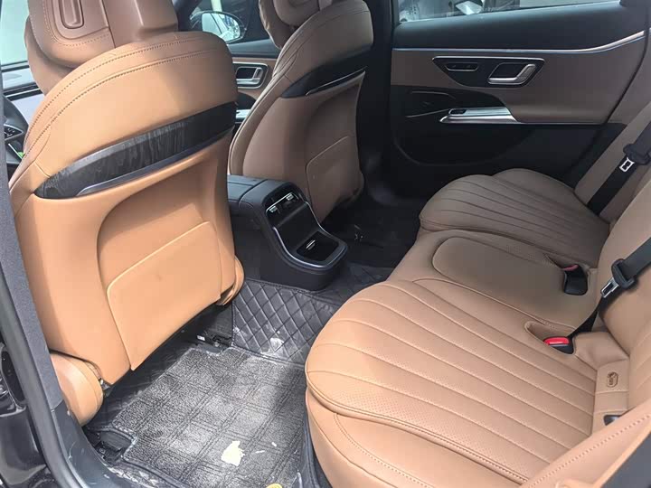 Фото 4 - Mercedes-Benz E-Class