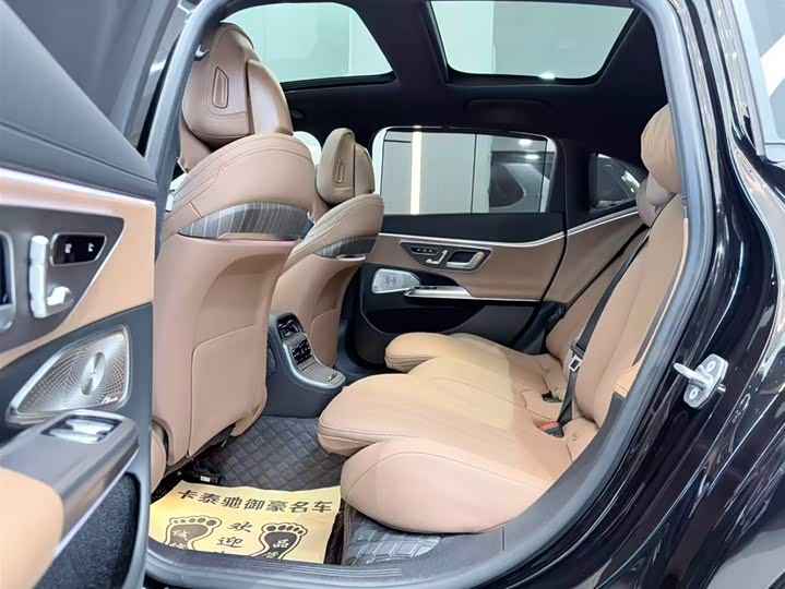 Photo 3 - Mercedes-Benz E-Class