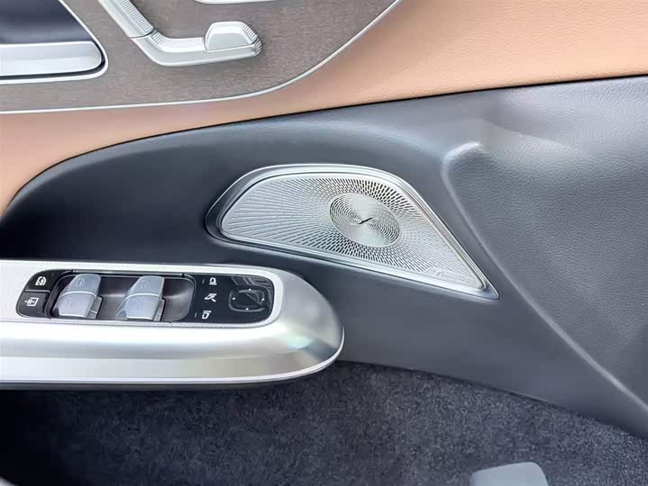 Photo 9 - Mercedes-Benz E-Class