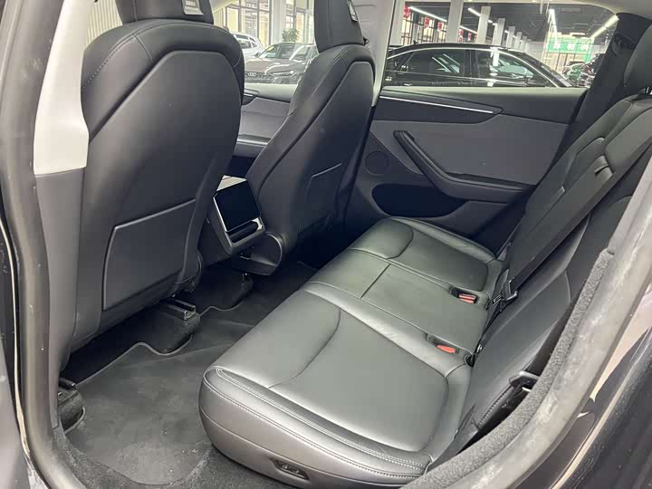 Photo 9 - Tesla Model Y