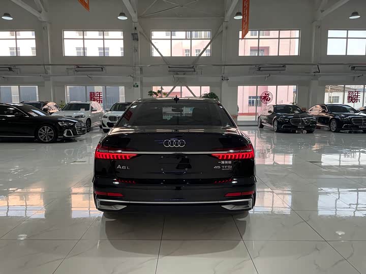 Фото 5 - Audi A6L