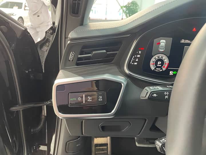 Фото 9 - Audi A6L