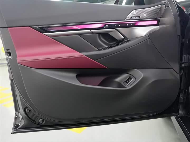 Фото 9 - BMW 5 Series