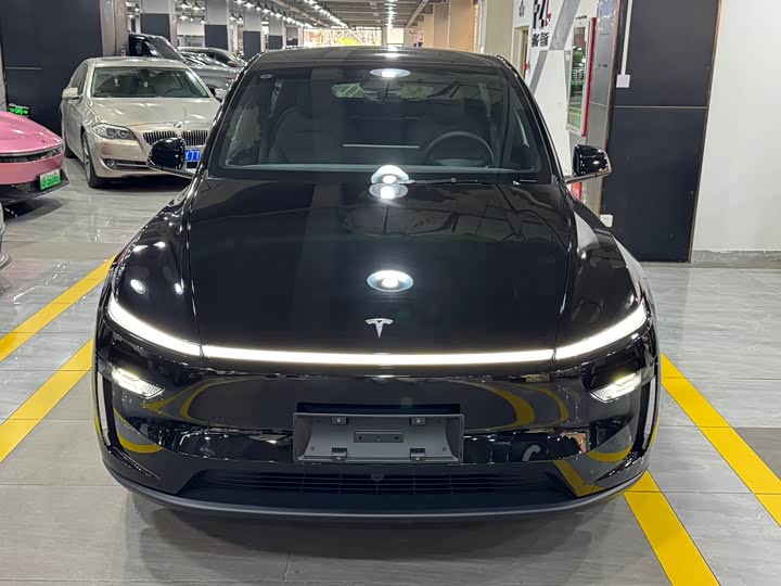 Фото 3 - Tesla Model Y