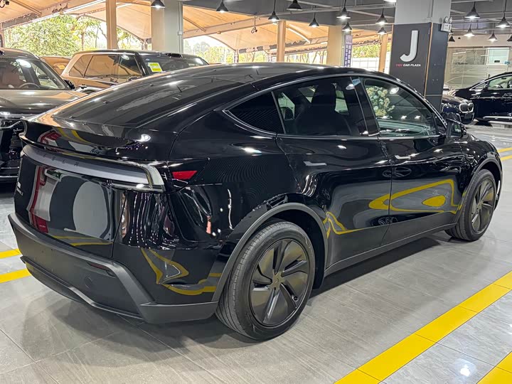 Фото 4 - Tesla Model Y