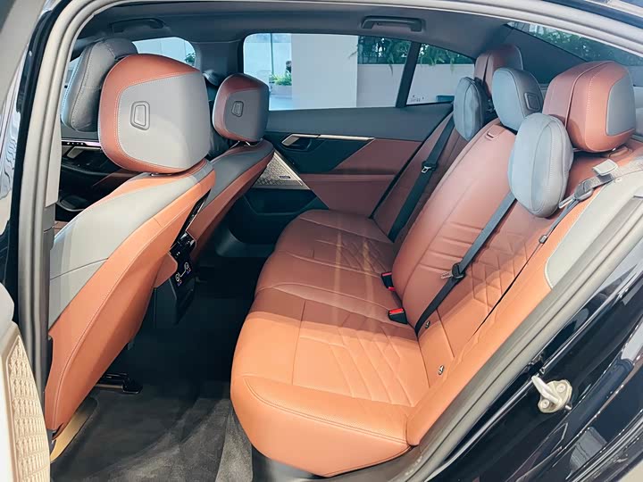 Фото 8 - BMW 5 Series