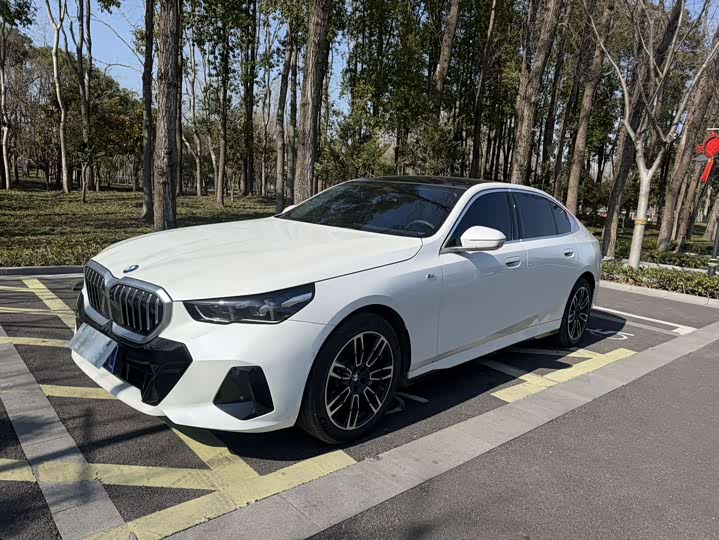 Фото 1 - BMW 5 Series