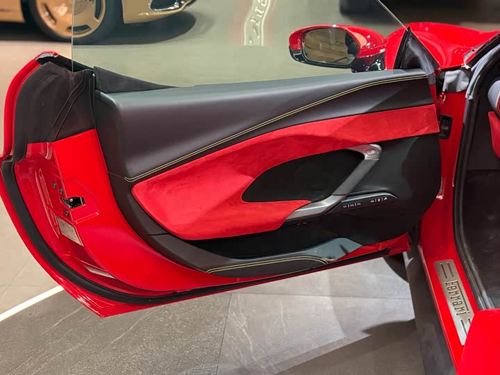 Фото 7 - Ferrari 296