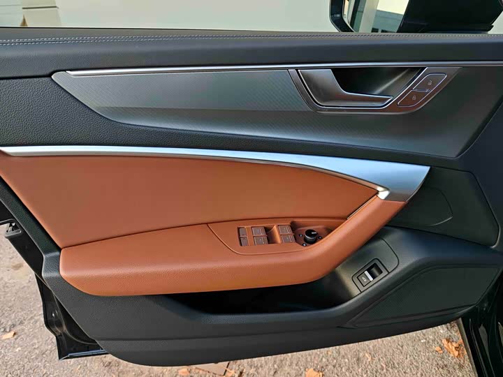 Фото 8 - Audi A6L