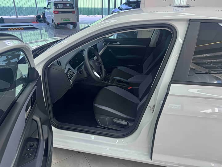 Фото 3 - Volkswagen Lavida