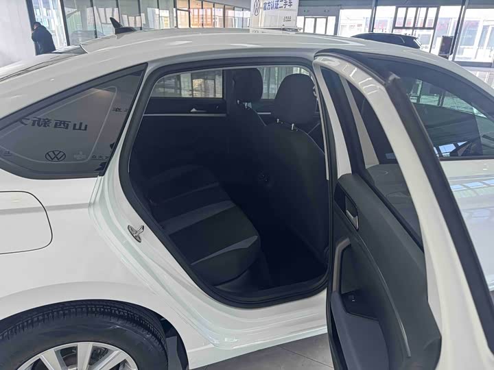 Фото 8 - Volkswagen Lavida