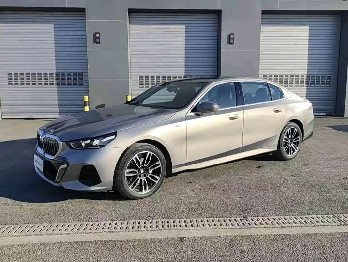 Фото 1 - BMW 5 Series