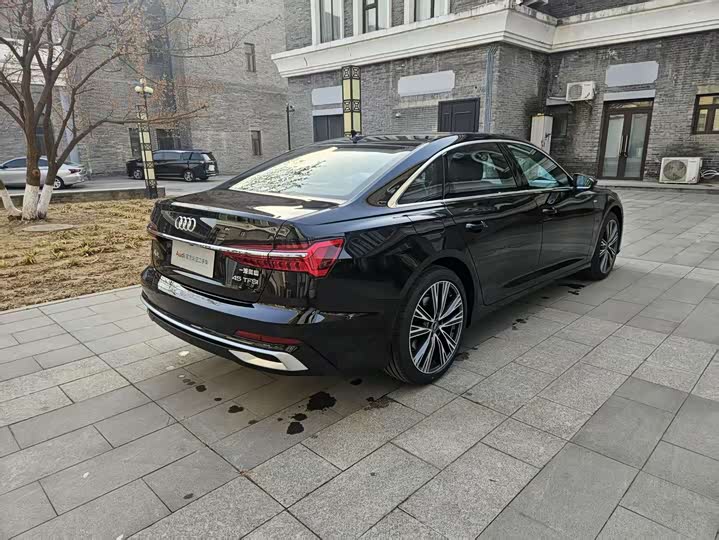 Фото 4 - Audi A6L