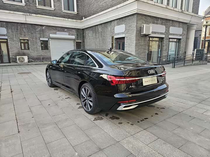 Фото 6 - Audi A6L