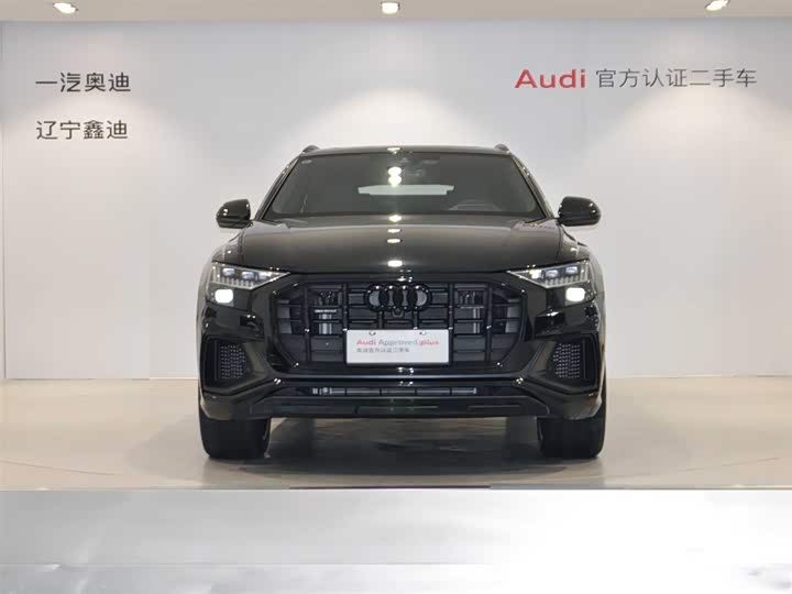 Фото 2 - Audi Q8