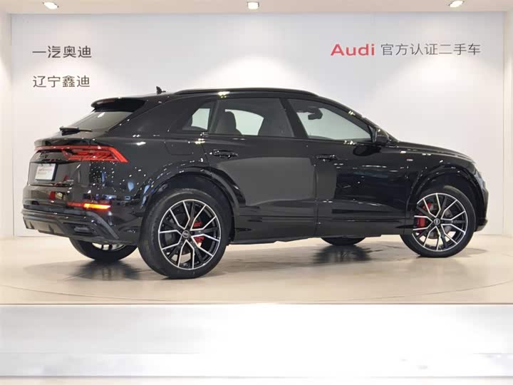 Фото 4 - Audi Q8