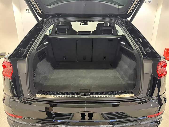 Фото 6 - Audi Q8