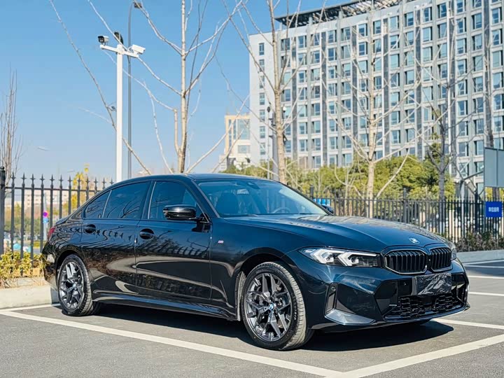 Photo 3 - BMW 3 Series