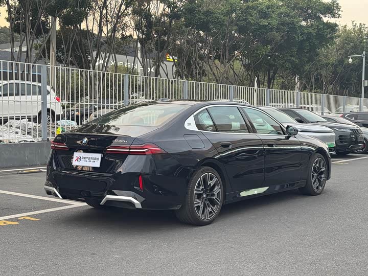 Фото 6 - BMW 5 Series