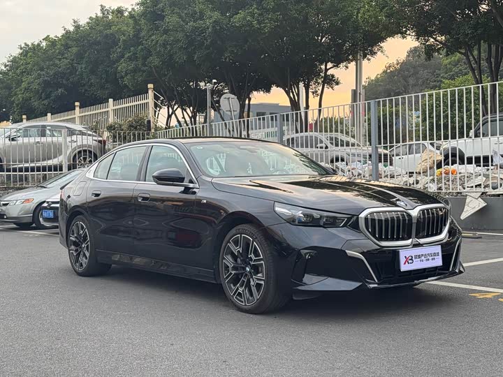 Фото 8 - BMW 5 Series