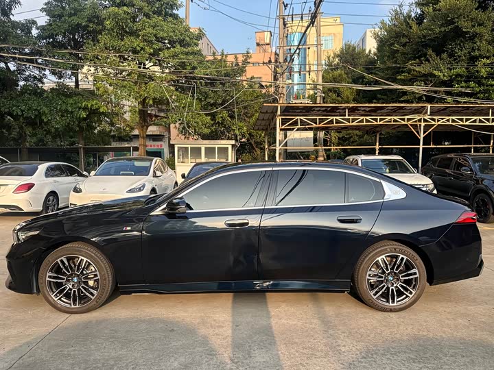 Фото 6 - BMW 5 Series