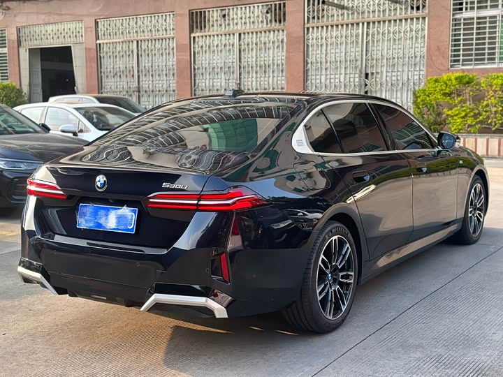 Фото 9 - BMW 5 Series