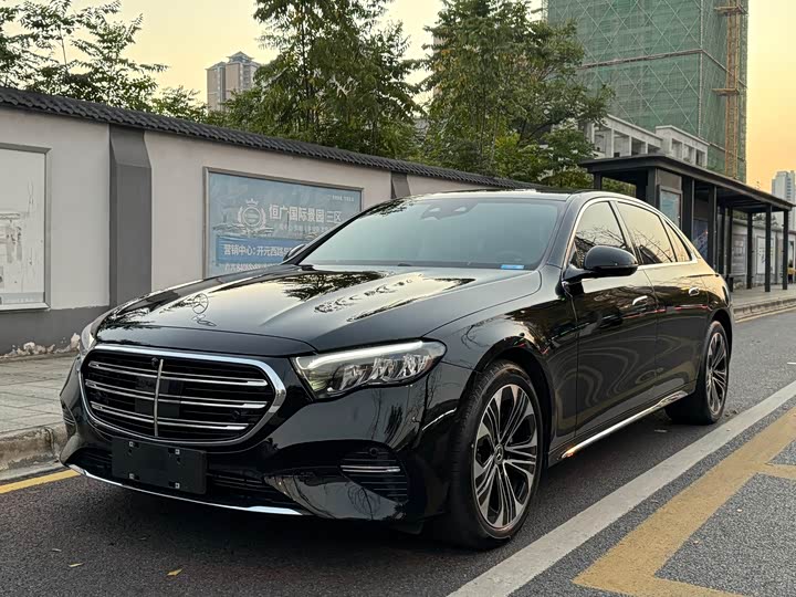 Photo 3 - Mercedes-Benz E-Class