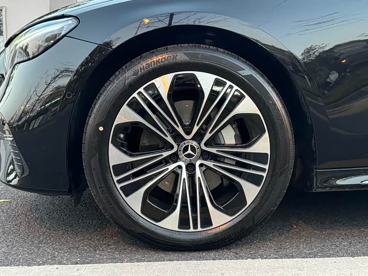 Photo 4 - Mercedes-Benz E-Class