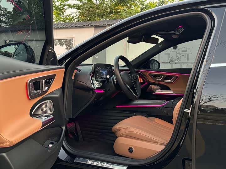 Photo 5 - Mercedes-Benz E-Class