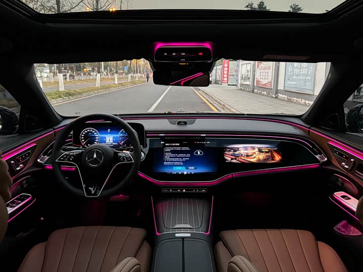 Photo 9 - Mercedes-Benz E-Class