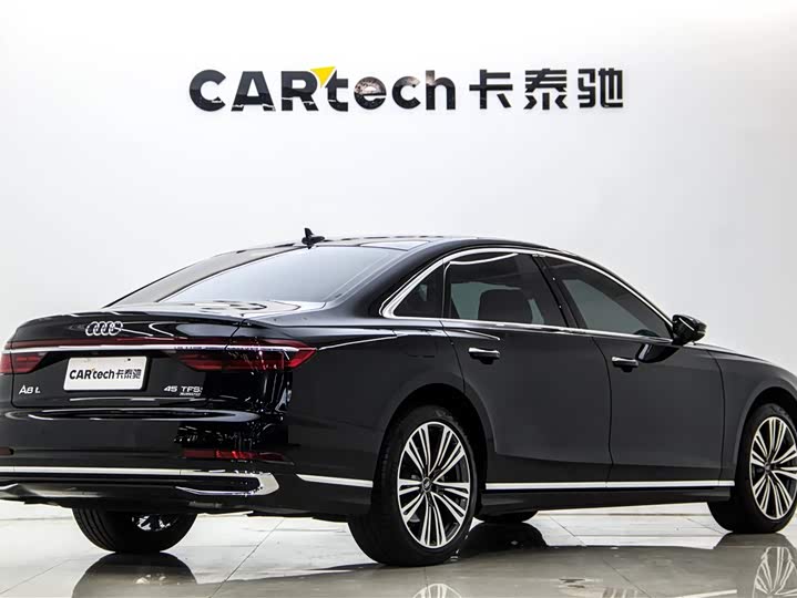 Фото 4 - Audi A8