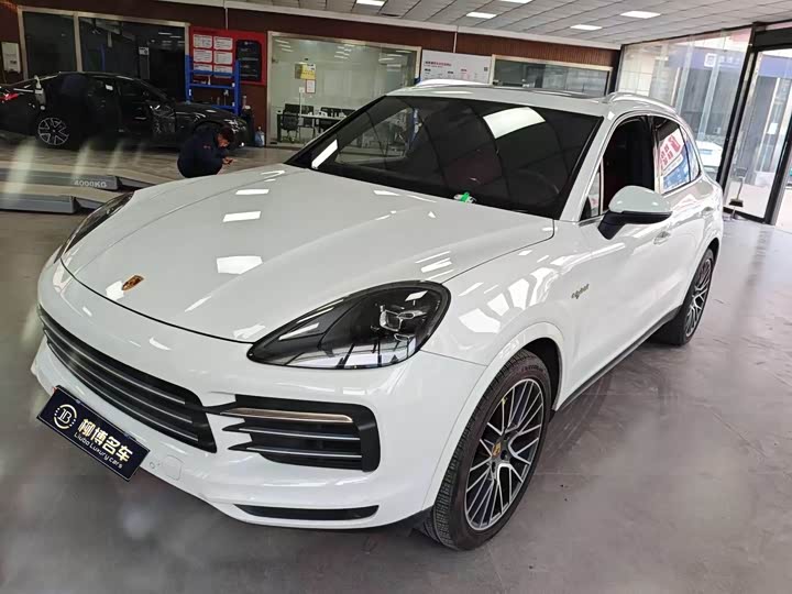 Фото 1 - Porsche Cayenne Hybrid
