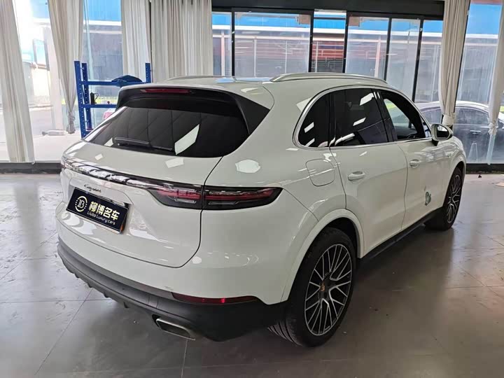 Фото 2 - Porsche Cayenne Hybrid