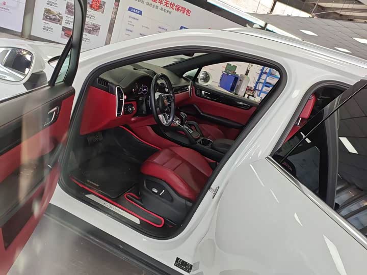 Фото 3 - Porsche Cayenne Hybrid