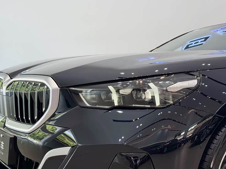 Фото 3 - BMW 5 Series