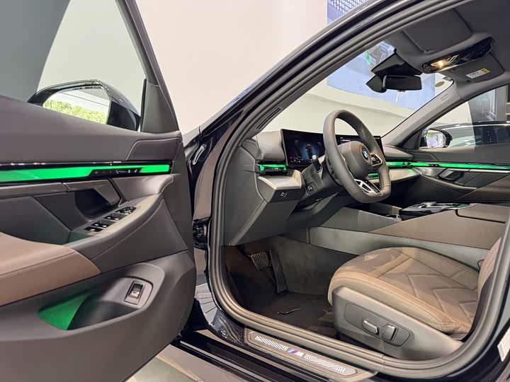 Фото 4 - BMW 5 Series