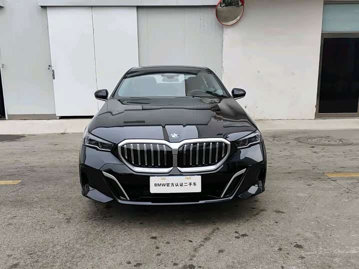 Фото 2 - BMW 5 Series