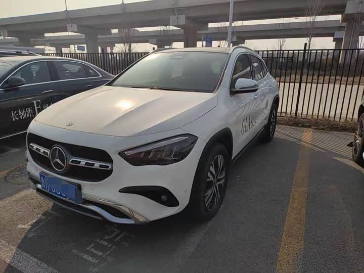 Фото 1 - Mercedes-Benz GLA-Class