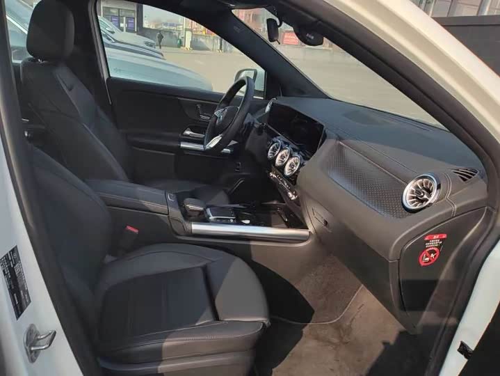 Фото 9 - Mercedes-Benz GLA-Class