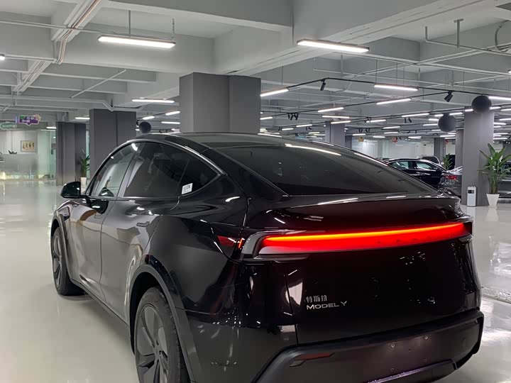 Фото 7 - Tesla Model Y