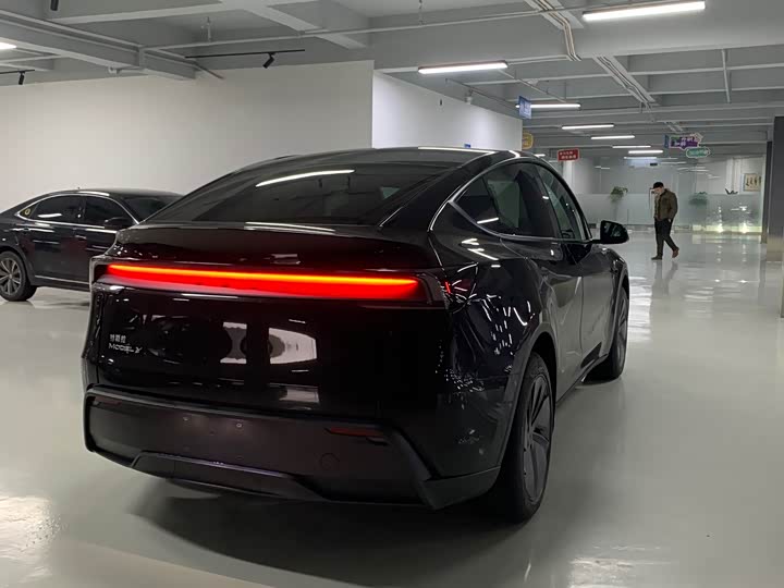 Фото 9 - Tesla Model Y